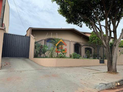 Casa à venda na região central, com 03 dormitórios, 400m², por R$ 985.000,00 - Jd Shangri-lá - Londrina - Pr